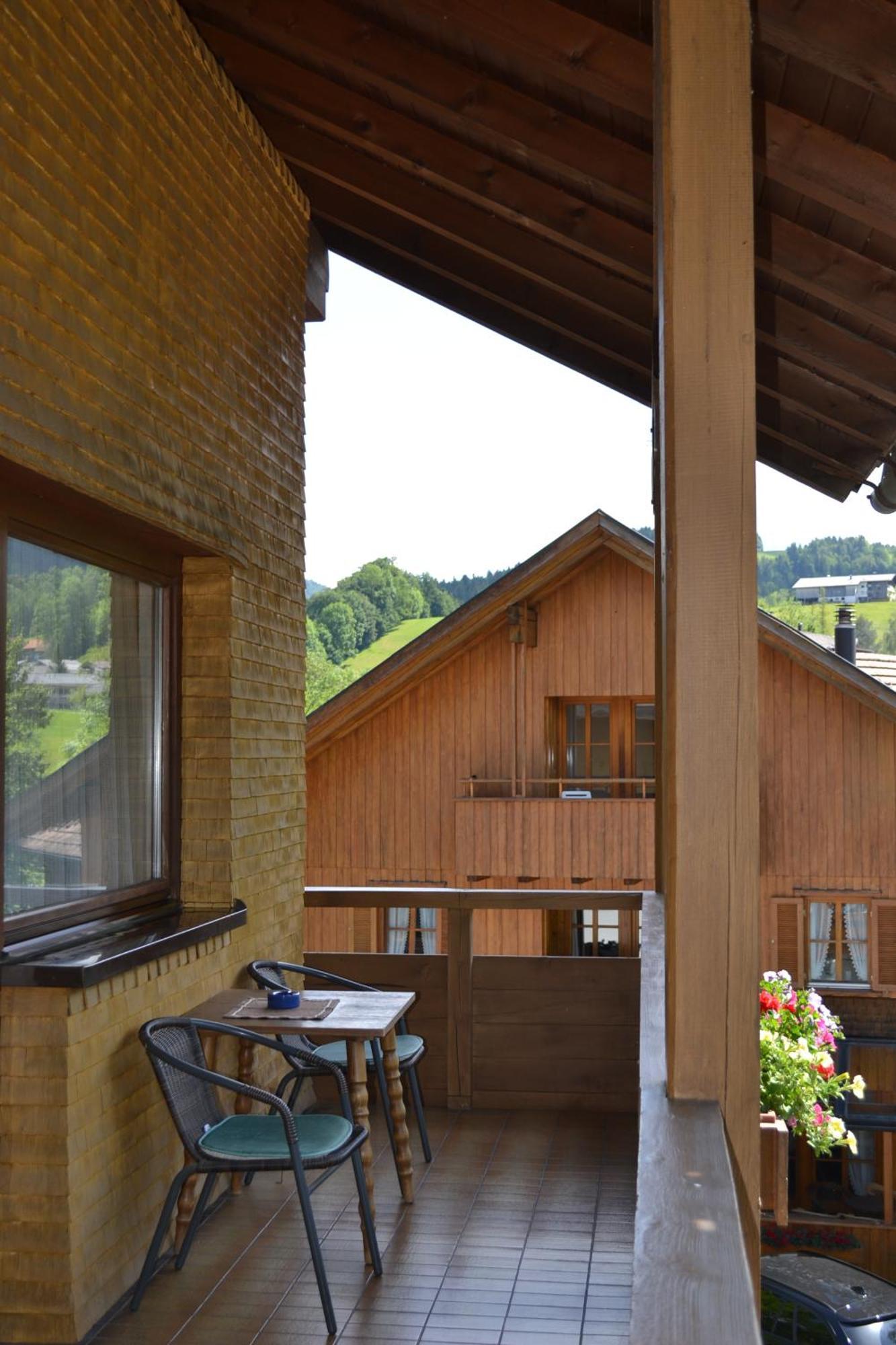Gaestehaus-Pension Barbara Andelsbuch Rum bild