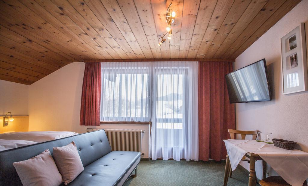 Gaestehaus-Pension Barbara Andelsbuch Rum bild