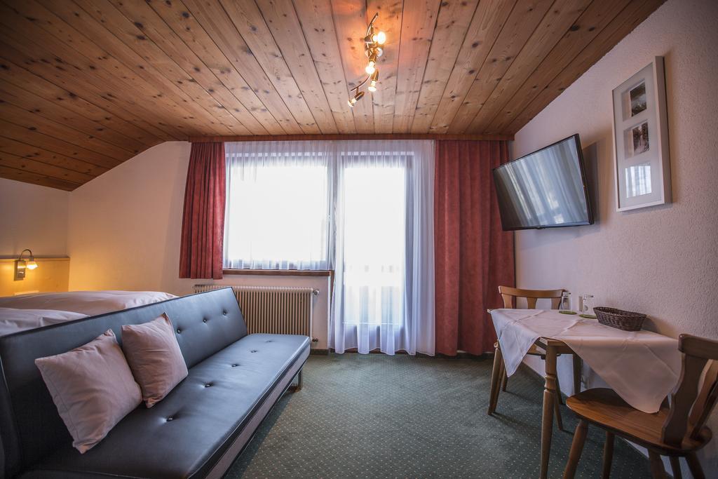 Gaestehaus-Pension Barbara Andelsbuch Rum bild